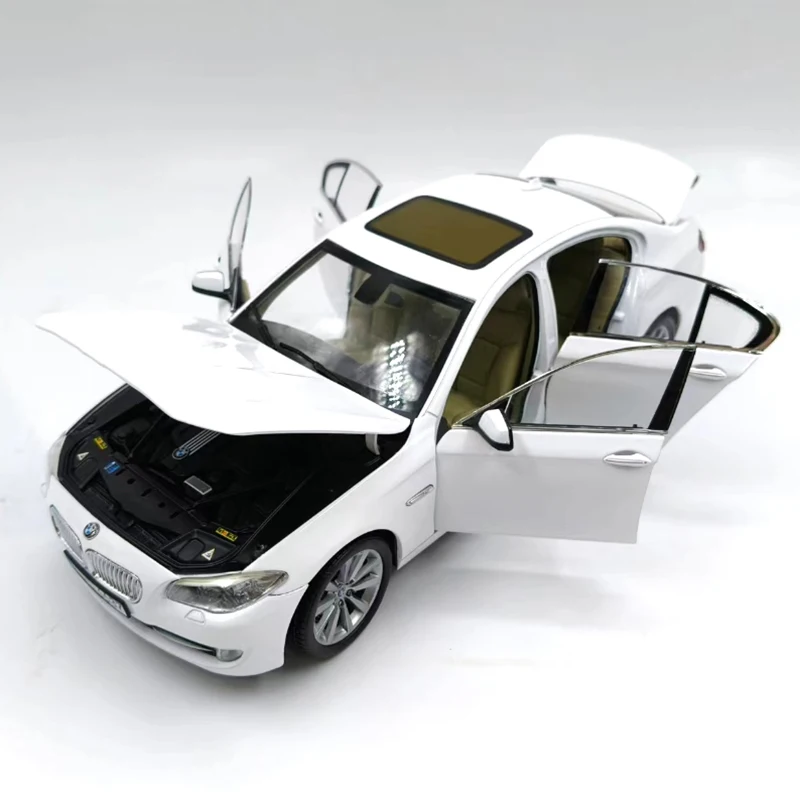 

Литой под давлением 1:18 5 серии 535I, распроданная модель автомобиля из сплава, статическая коллекция, украшенные праздничные подарки, игрушки, сувенирный подарок