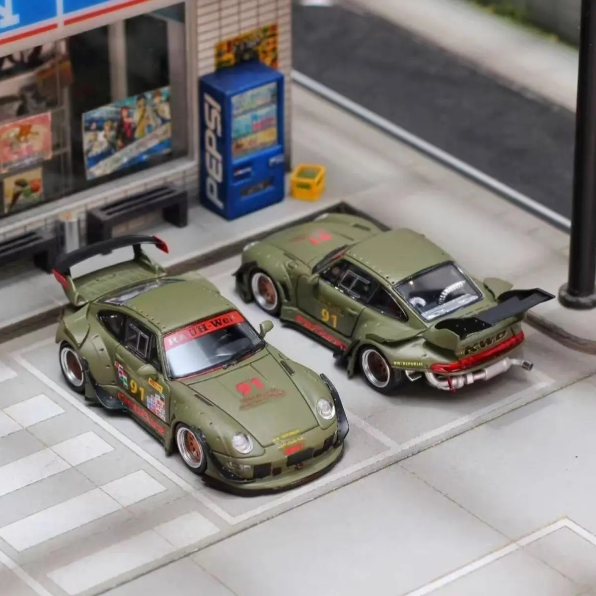

Модель автомобиля SW 1:64 Porsche RWB 993, матовый зеленый цвет, с высокой и низкой крышей, из сплава