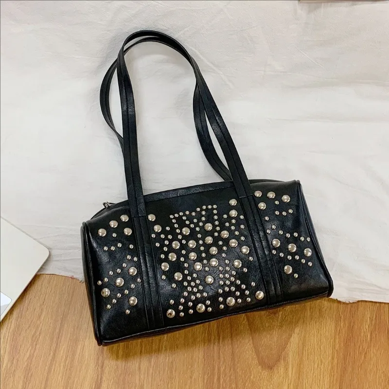 

Сумка-хобо с заклепками 2025 — сумка через плечо большой вместимости в стиле ретро, с деталями заклепок и текстурой замши Коричневый/Черный