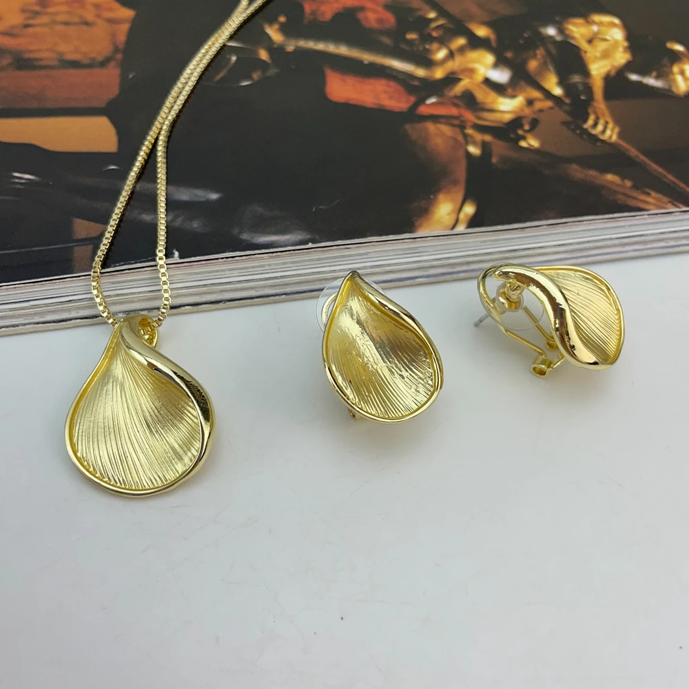 

Latest Golden Colorful Stone Pendant Earrings Dubai Luxury Trendy Jewelry Set for Ladies and Women Earrings Set KY25151