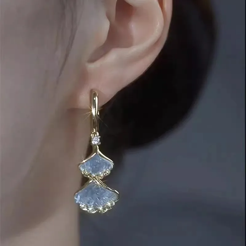 Kiss Jewelry Elegant Sparkling Blue Crystal Ginkgo Leaf Shape Drop Earrings for Women Korean Fashion Rhinestone Dangle Earring