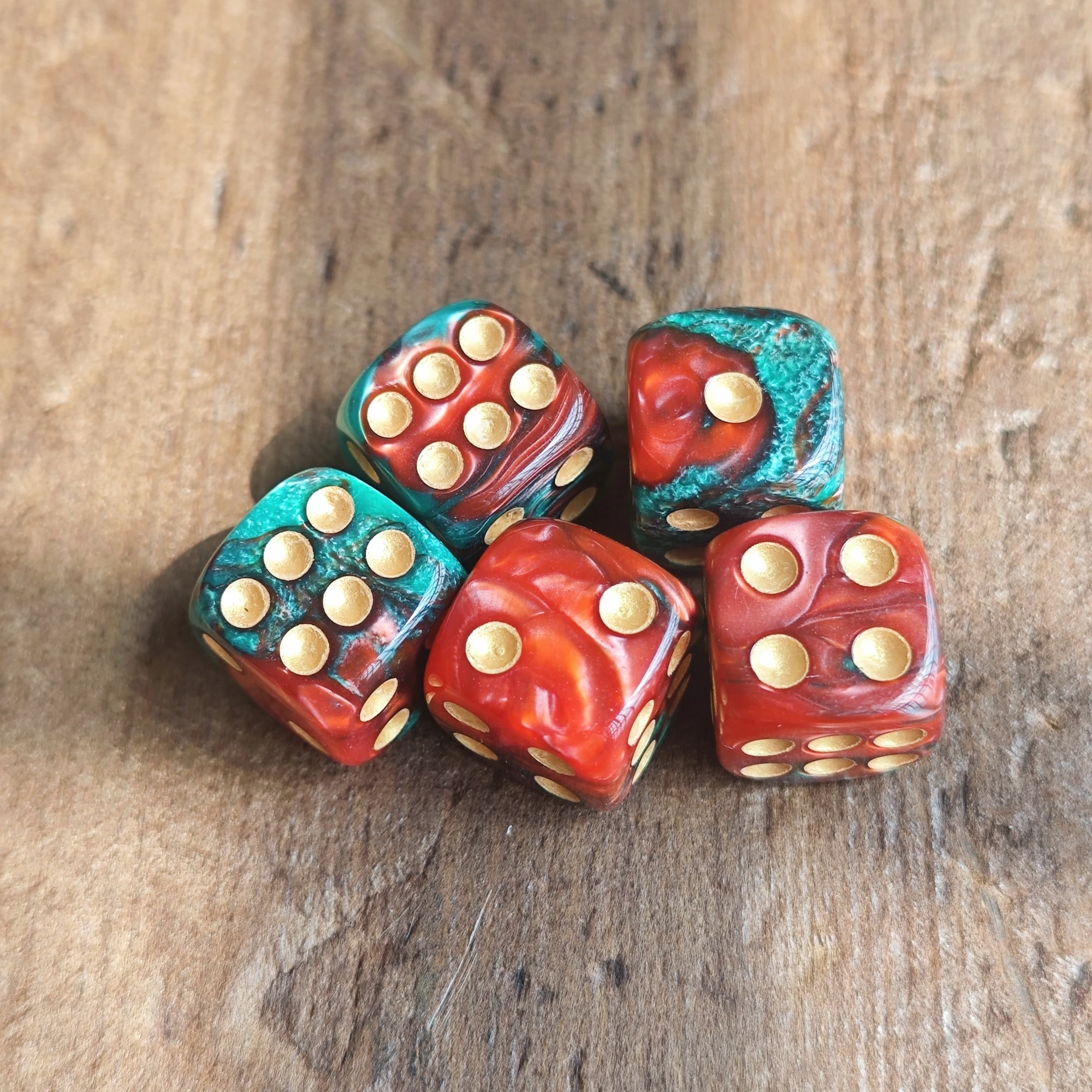 16MM Red and Green Points D6 Dice Set Warhammers 40K Dungeons and Dragons Board Game