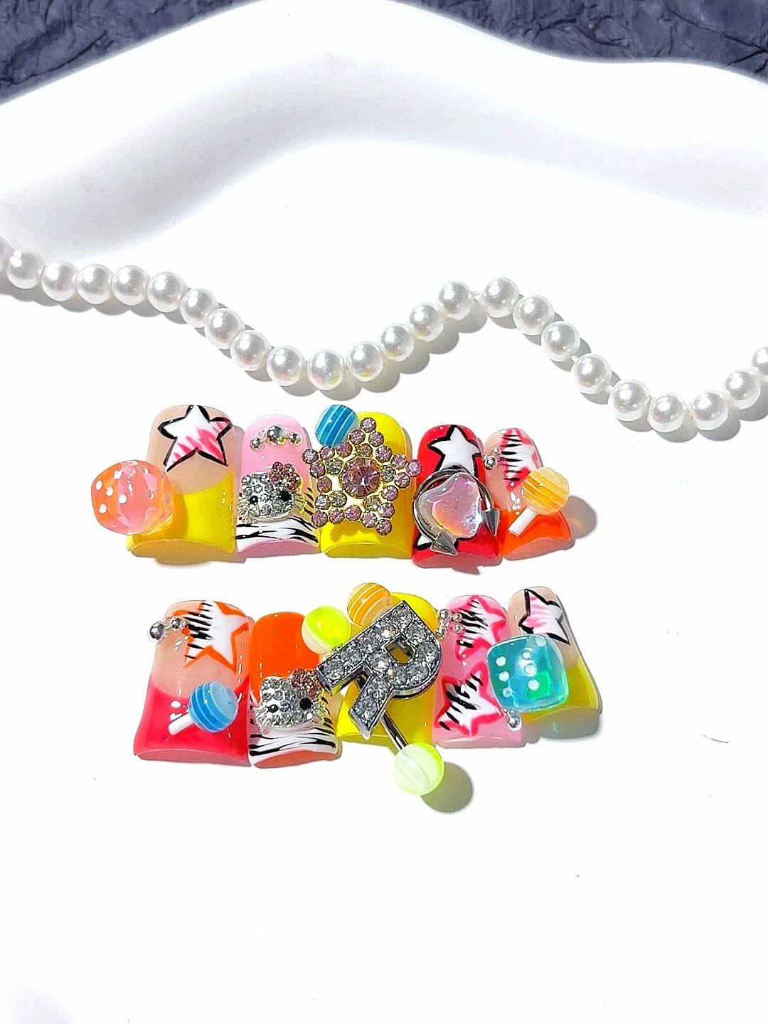 เล็บปลอมกดติดทรงสี่เหลี่ยมสั้น รุ่น Rainbow Y2K Dice Lollipop Rhinestone Star Letter R (L256)