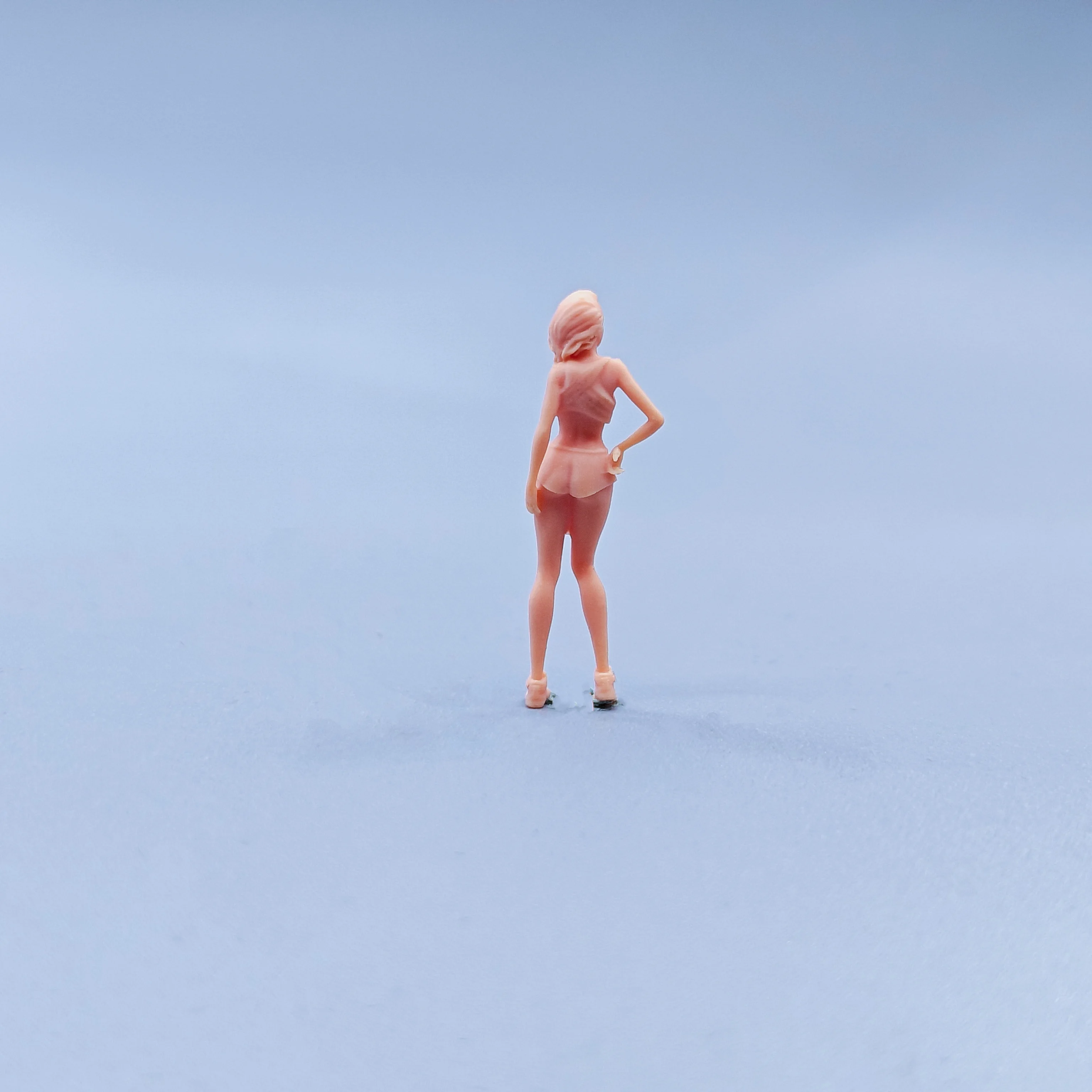 Figurines en résine pour cheveux bouclés, Support de taille, pantalons chauds, beauté, Miniatures non colorées, Diorama peint à la main, 1/64 1/43, C509