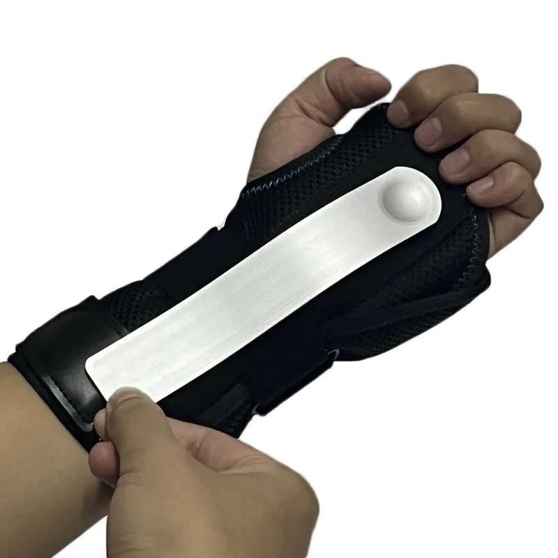 1Pcs Wrist Brace for Carpal Tunnel Sprain Adjustable Pressure Winding Wrist Support Splint Metal Support Hand Brace Protector