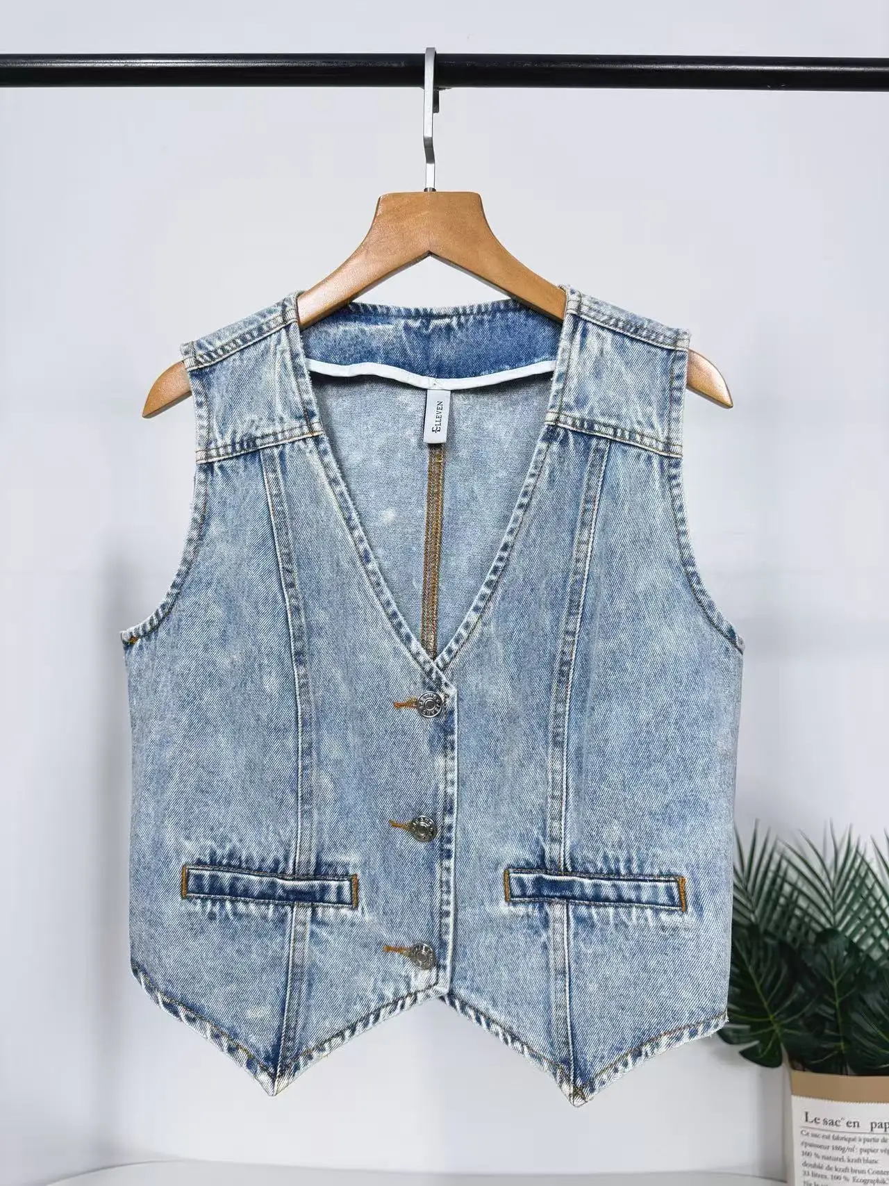 

Retro V-Neck Short Denim Vest Women's Jacket Top Buttons Outerwear Fashionable Slim Fit Summer Shirt for Young Girls