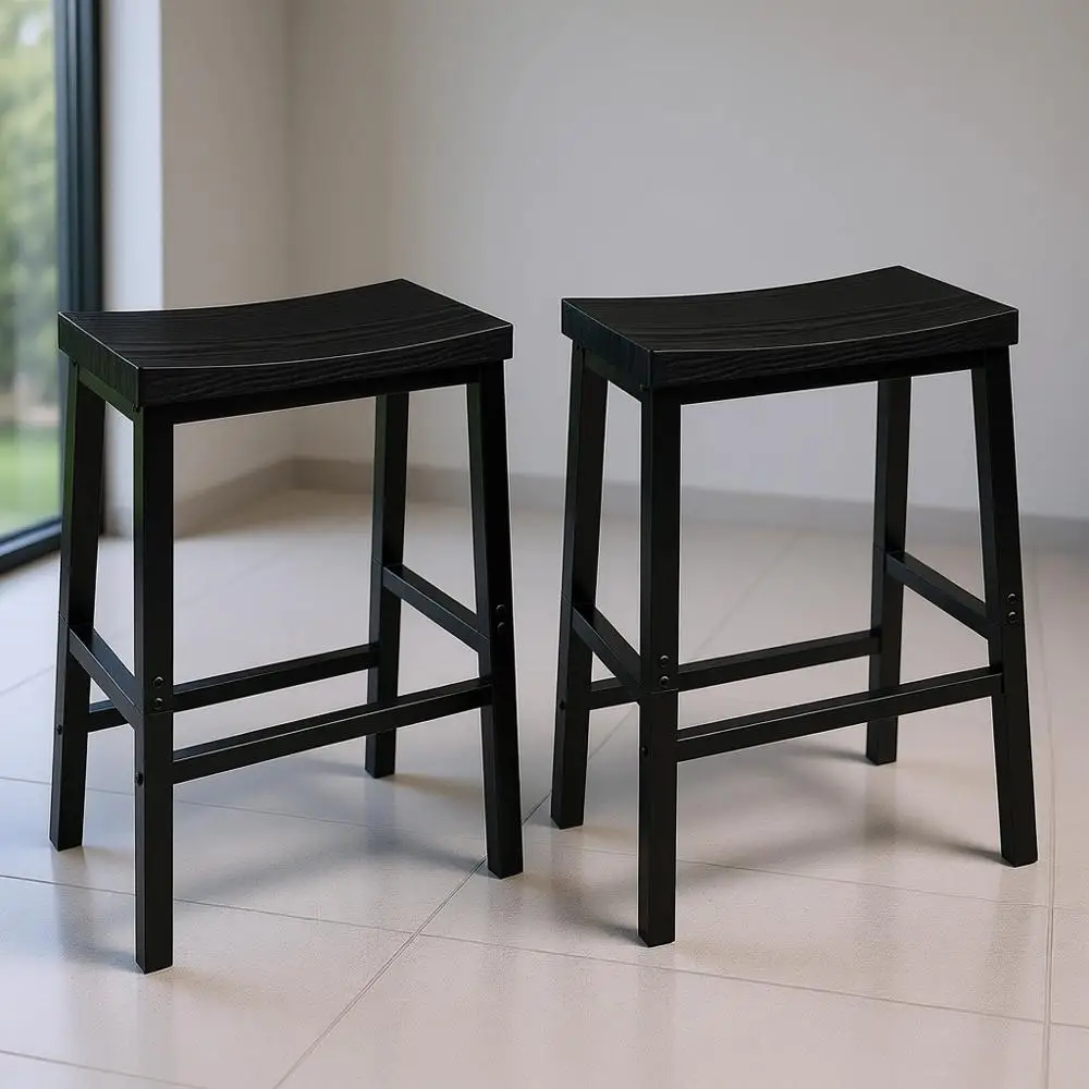 

Комплект из 2 черных кухонных стульев-табуретов, высотой 23,6 дюйма, с подставками для ног, подходят для использования в индустриальных или обеденных зонах.