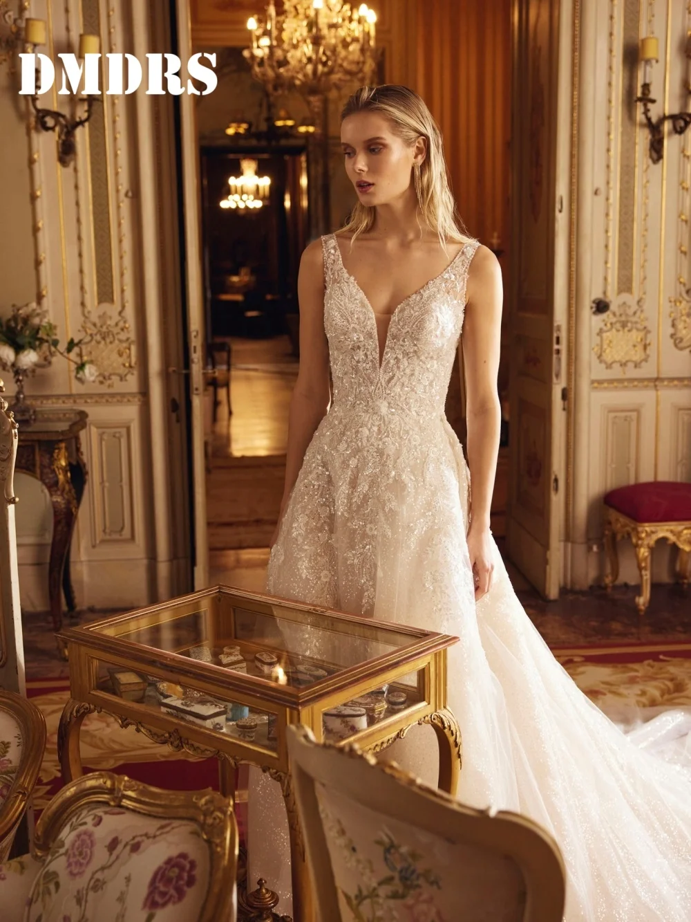 

Romantic Deep V-Neck Wedding Dresses Sexy Appliqué Bridal Gowns Exquisite Sleeveless Tulle Floor-Length Wedding Gowns Vestidos D