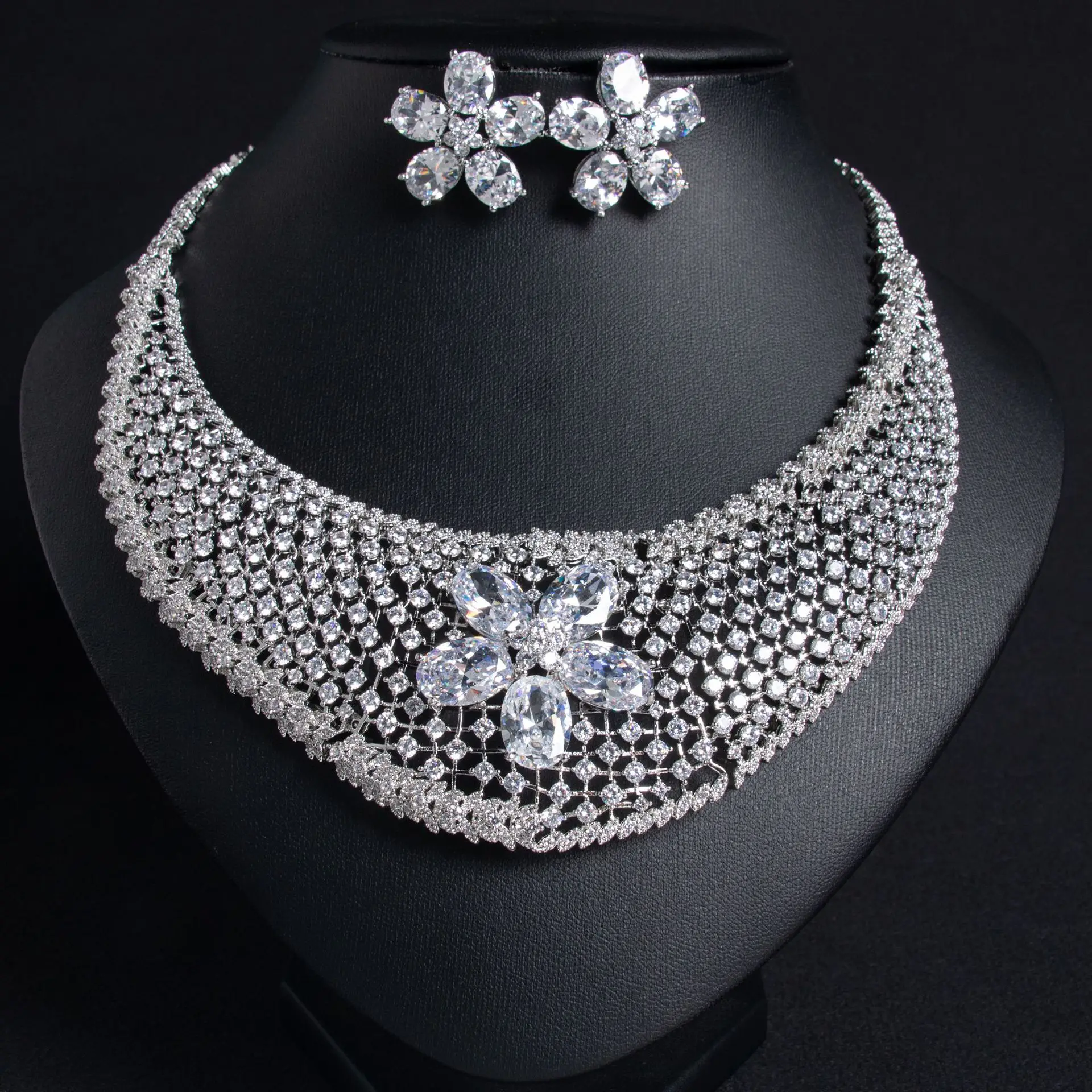 

New Bright and Dazzling Flower Jewelry Necklace Earrings Set of 2 Suitable for Nigerian Women Wedding Ball Holiday Gift M-766