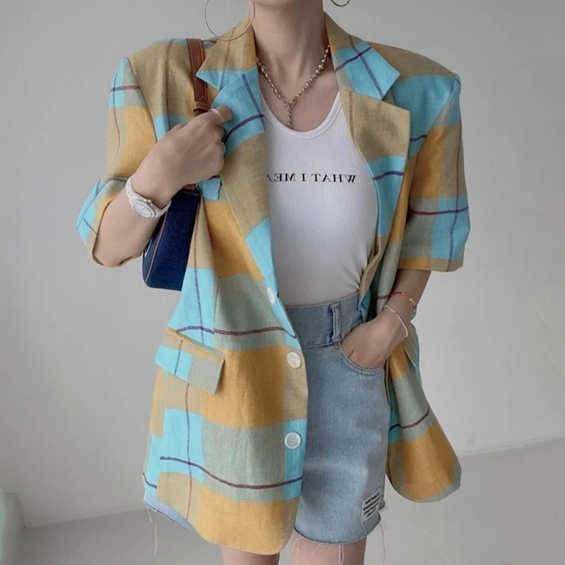 Elegancki letni, vintage'owy, uniwersalny, luźny garnitur w kratę, damska moda, casualowy, zapinany na guziki, krótki rękaw, odzież wierzchnia.