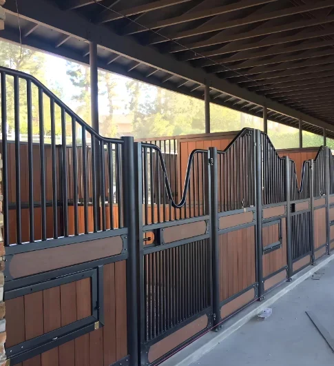 Equine Horse Stable Temporary Steel Frame Stable with Boards for Stable Shed