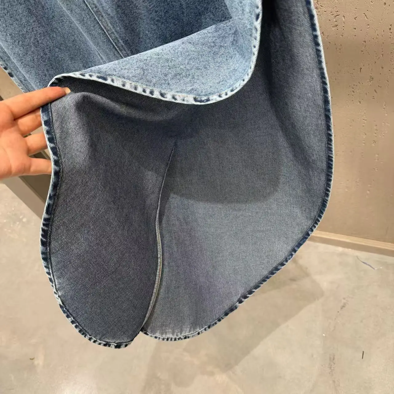 2026 New Model Round-neck Sleeveless Waist-cinching Puffy Top , Split Balloon Denim Pants,buy Separately - Image 5