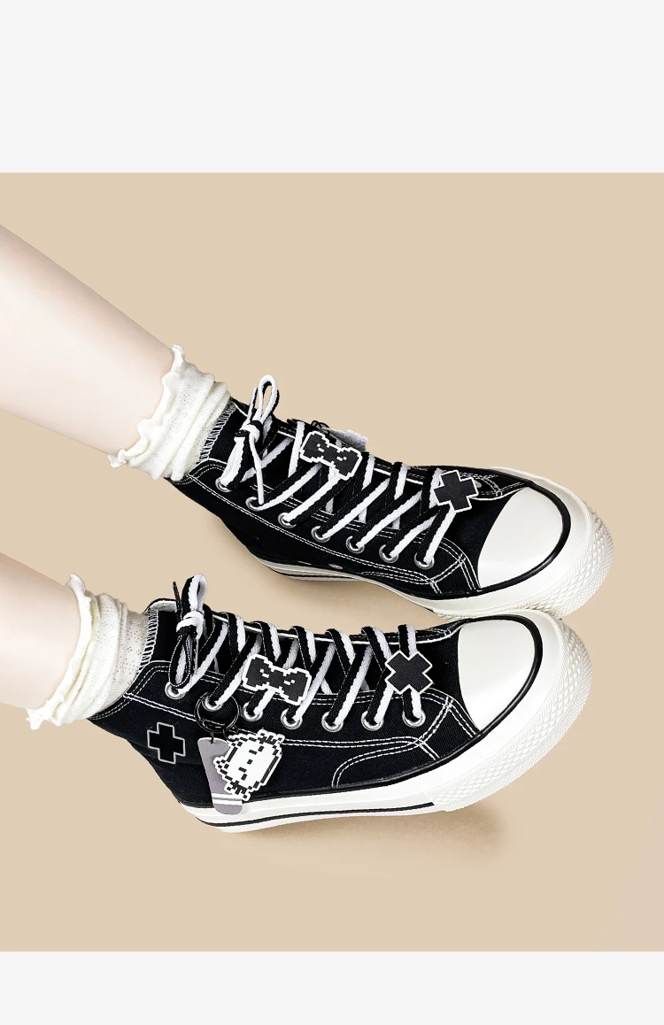 Amy und Michael: Süße High-Top-Sneaker aus schwarzem Canvas für Mädchen – Niedliche, lässige Anime-Schuhe, bezaubernde vulkanisierte Damenschuhe – Detail 7