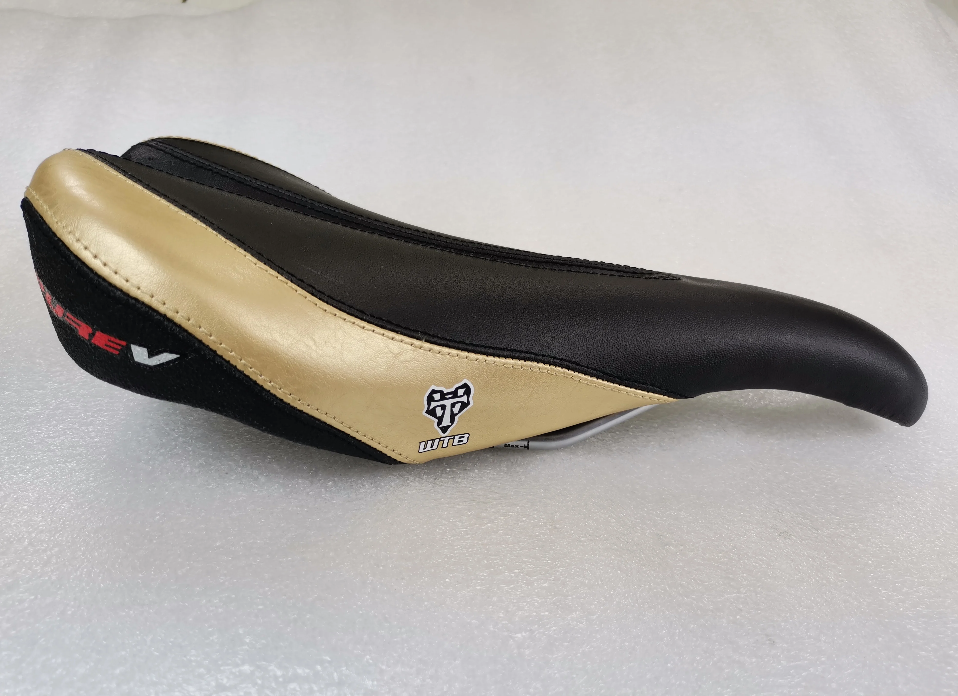 NEW WTB PURE V SADDLE SEAT MTB CITY BIKE BLACK GOLD L278mm x W145mm