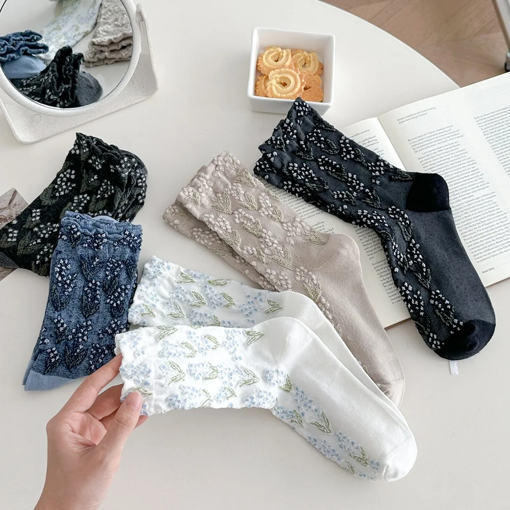 Winter Vintage 3D Embossed Mid-Calf Sock for Women Korean Floral Diamond Pattern Cotton Crew Socks Comfortable Thermal Stockings