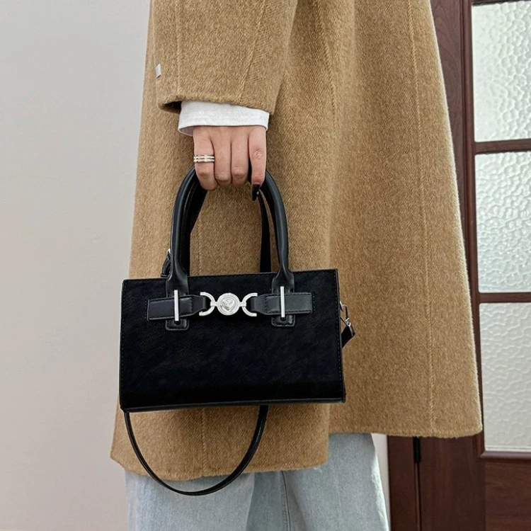 

Новая маленькая квадратная сумка 2026 года: женская, элегантная, универсальная, портативная, модная, с текстурной поверхностью, на плечо, через плечо