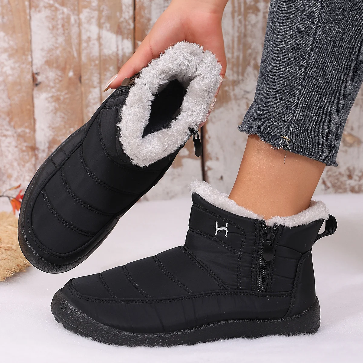 Women's comfortable wide-fit short boots: stylish winter ankle boots designed for everyday wear and versatile casual styling.