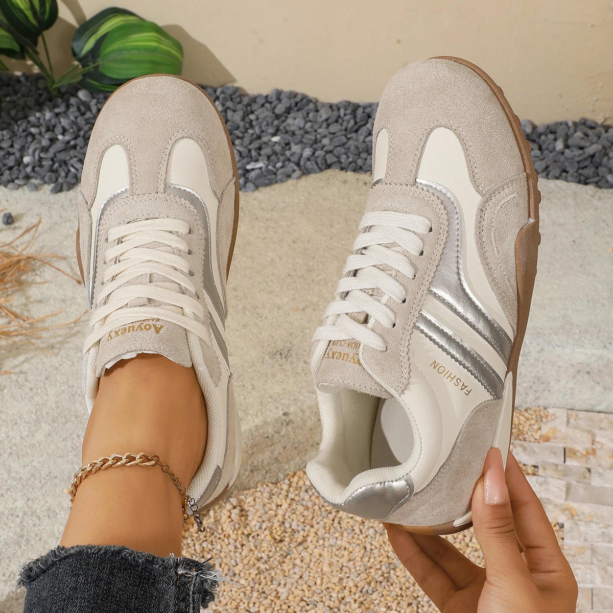 Spring Autumn Women's Retro Patch Design Leisure Sports Shoes 2026 New Lace-up Design Soft Non-slip Round-headed Walking Shoes