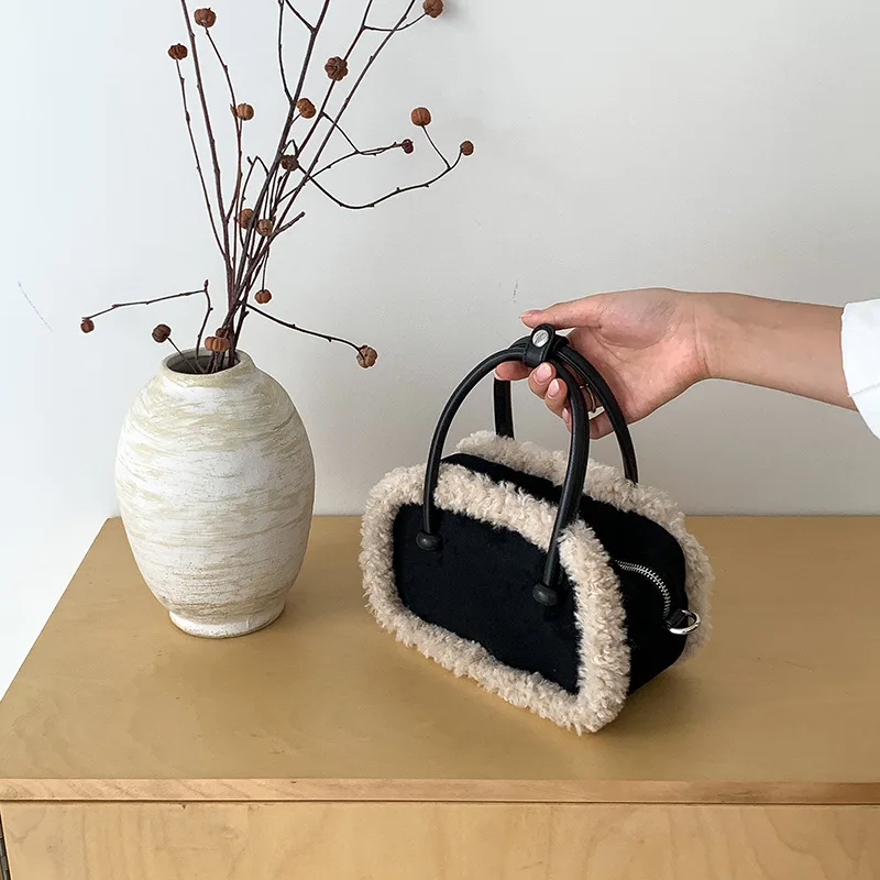 حقيبة يد نسائية جديدة للخريف والشتاء من جلد الغزال بتصميم كلاسيكي من القطيفة حقيبة كتف كروس بمقبض ناعم وسادة بسحاب