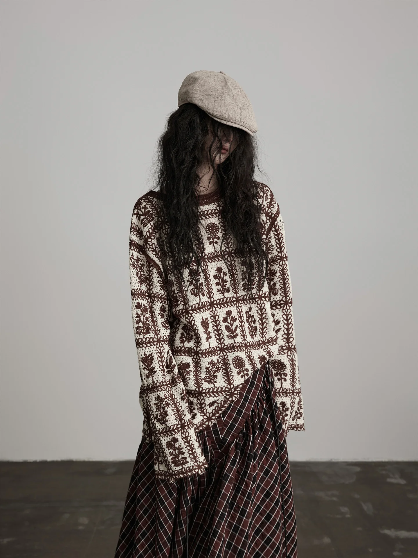 

Вязаный свитер Indue: свободная верхняя одежда для весны и осени, с клетчатым узором, длинными рукавами, круглым вырезом, тонкий, стандартный крой.