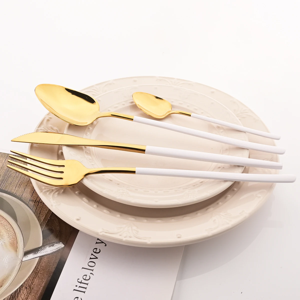 24pcs White Gold Dinnerware Cutlery Set Knife Fork Spoon Tableware Western Stainless Steel Silverware Set Coffee Spoons Flatware