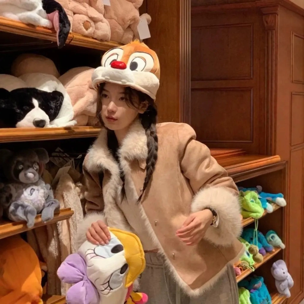 

Thebarnn Retro Korean Atmosphere Lapel Fur Coat Women's Fashion Outerwear Leather And Fur Integrated Style