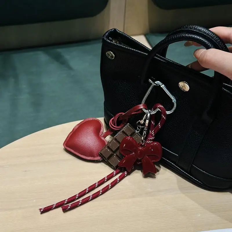 1 Stück Taschenzubehör Deko Schokoladen-Anhänger INS-Stil Kawaii Korea Trendy Herz Leder Schlüsselanhänger Kreativer Schlüsselanhänger – Detail 10