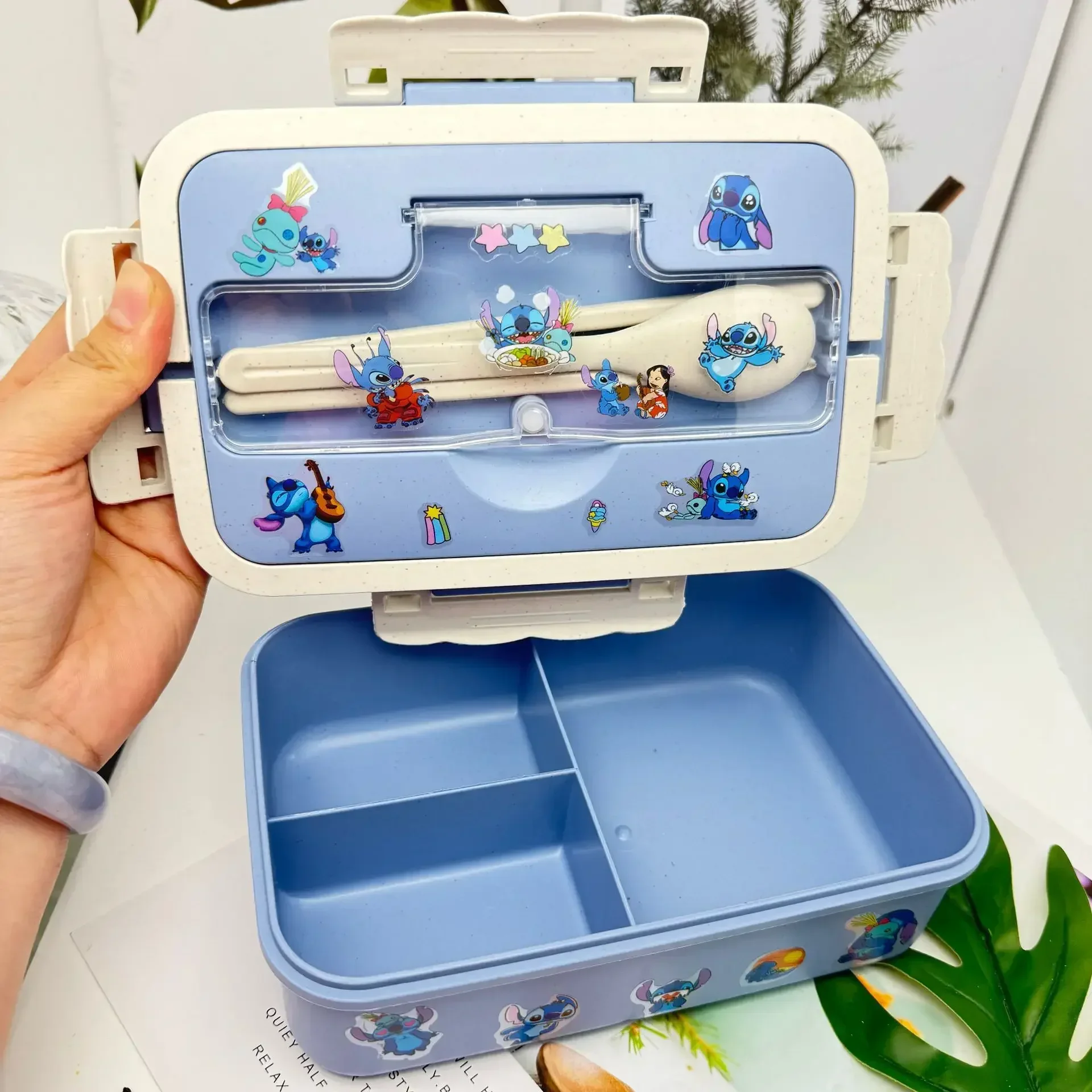 Kotak Makan Siang Bento Hello Kitty dengan Sendok, Sumpit, Stiker Sanrio, Portabel untuk Siswa, Kotak Makanan Ringan Sandwich 3 Sekat yang Dapat Dipanaskan