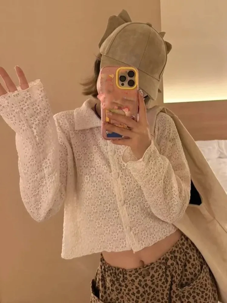 เสื้อเชิ้ตลายดอกแบบเรียบง่าย แขนยาว ปกเสื้อแบบปกเชิ้ต ติดกระดุมแถวเดียว สไตล์ Y2K เสื้อเกาหลีหวานๆ อเนกประสงค์ เนื้อผ้าบางเบา