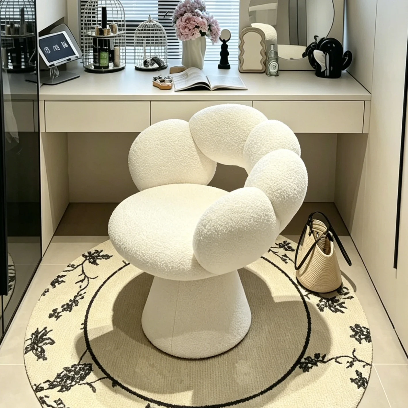 Women's Makeup Chair, Light Luxury Bedroom Vanity Stool, Swivel Backrest Lounge Chair, High-End Home Comfort Seating.