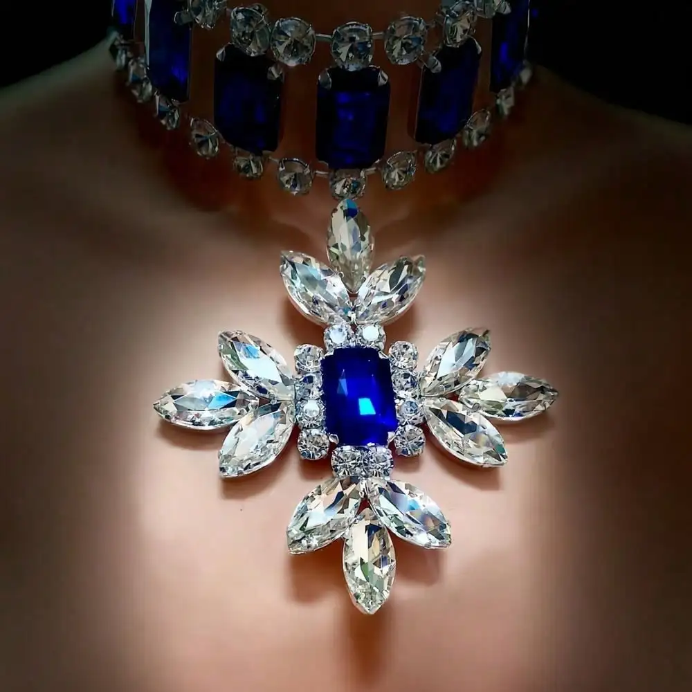 Große geometrische Anhänger-Halskette, Red-Carpet-Schmuck, auffällige Dubai-Strass-Choker-Kette für Damen, Party – Detail 4