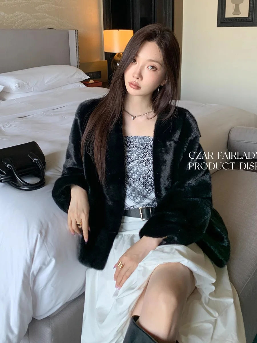 HDHOHR 2025 جديد 100% معطف فرو المنك الحقيقي المرأة موضة الأساسية الطبيعية فرو المنك سترات دافئة قصيرة رويال معطف الشتاء الأزرق