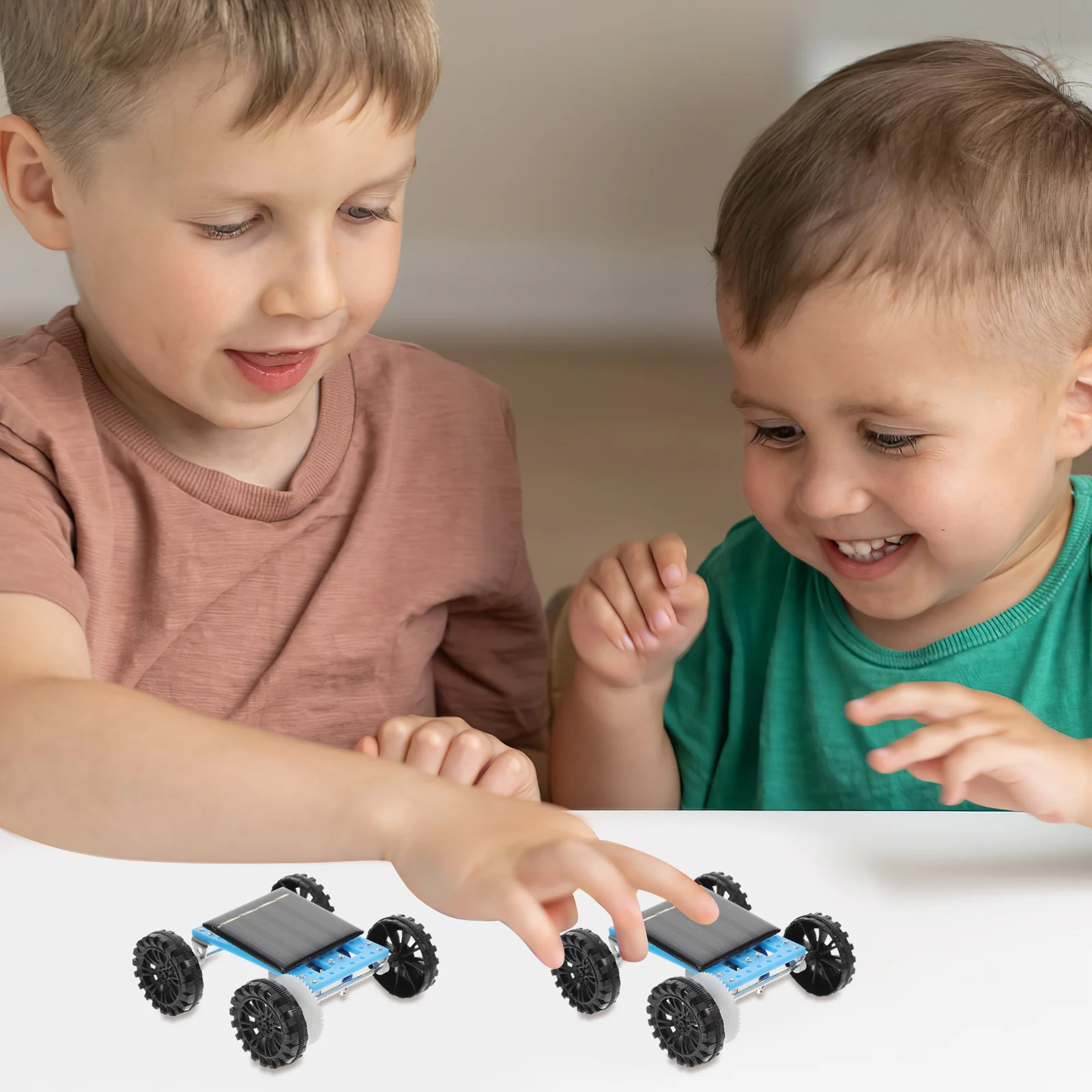 2 pçs mini kit de carro solar montagem diy inteligente educacional criatividade desenvolvimento presente para crianças diy carro solar