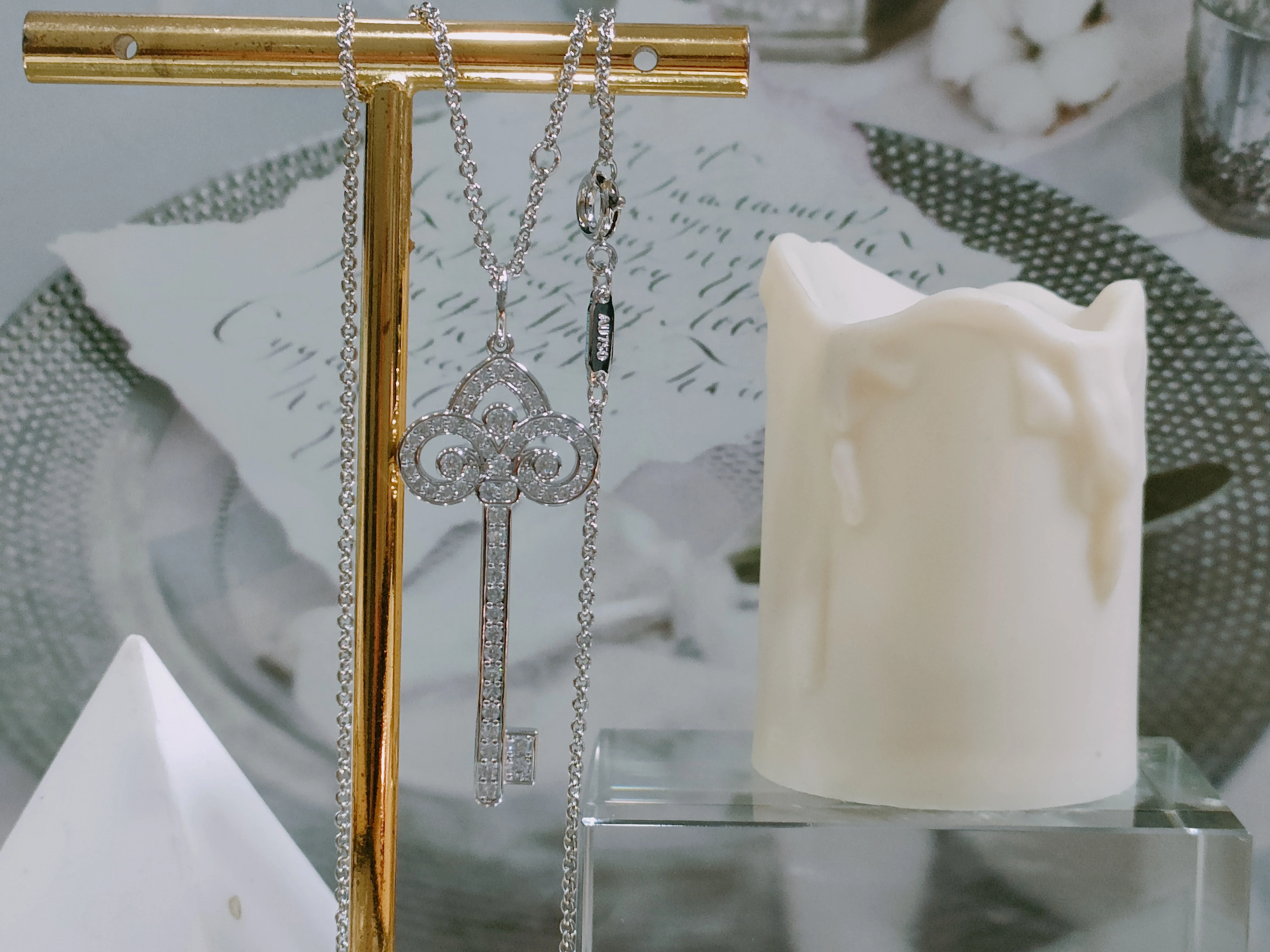

Exquisite and fashionable zircon inlaid key sterling silver pendant necklace S925 women's necklace T home style birthday gift