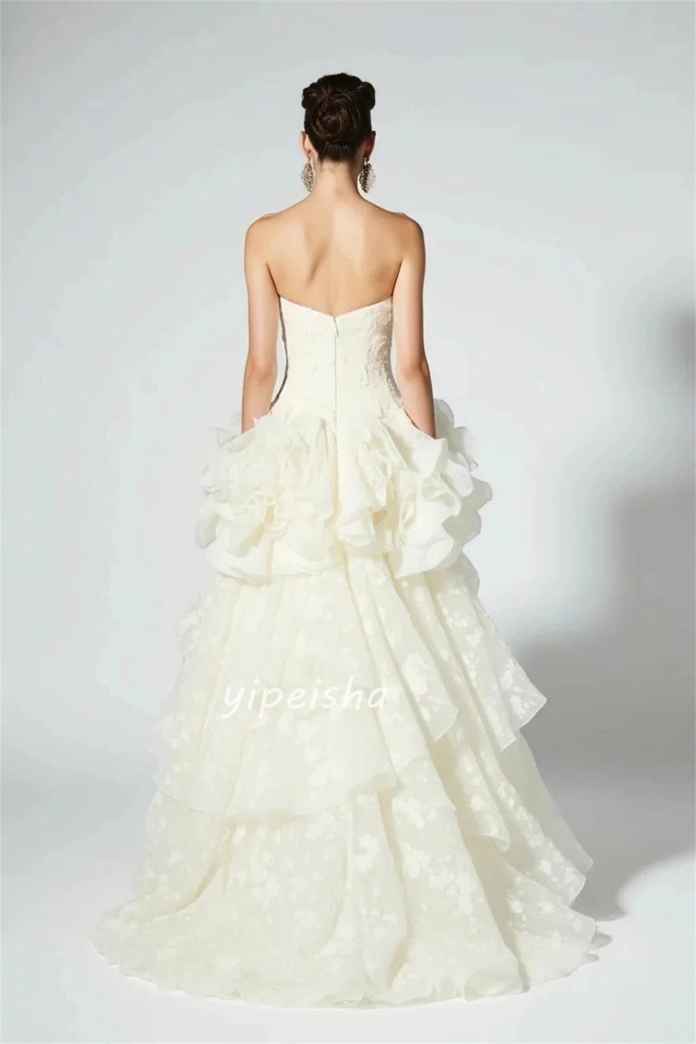 Maßgeschneiderte Nectarean Chic Jersey handgemachte Blume geraffte A-Linie Brautkleid modernen Stil trägerlose ärmellose Abendkleider