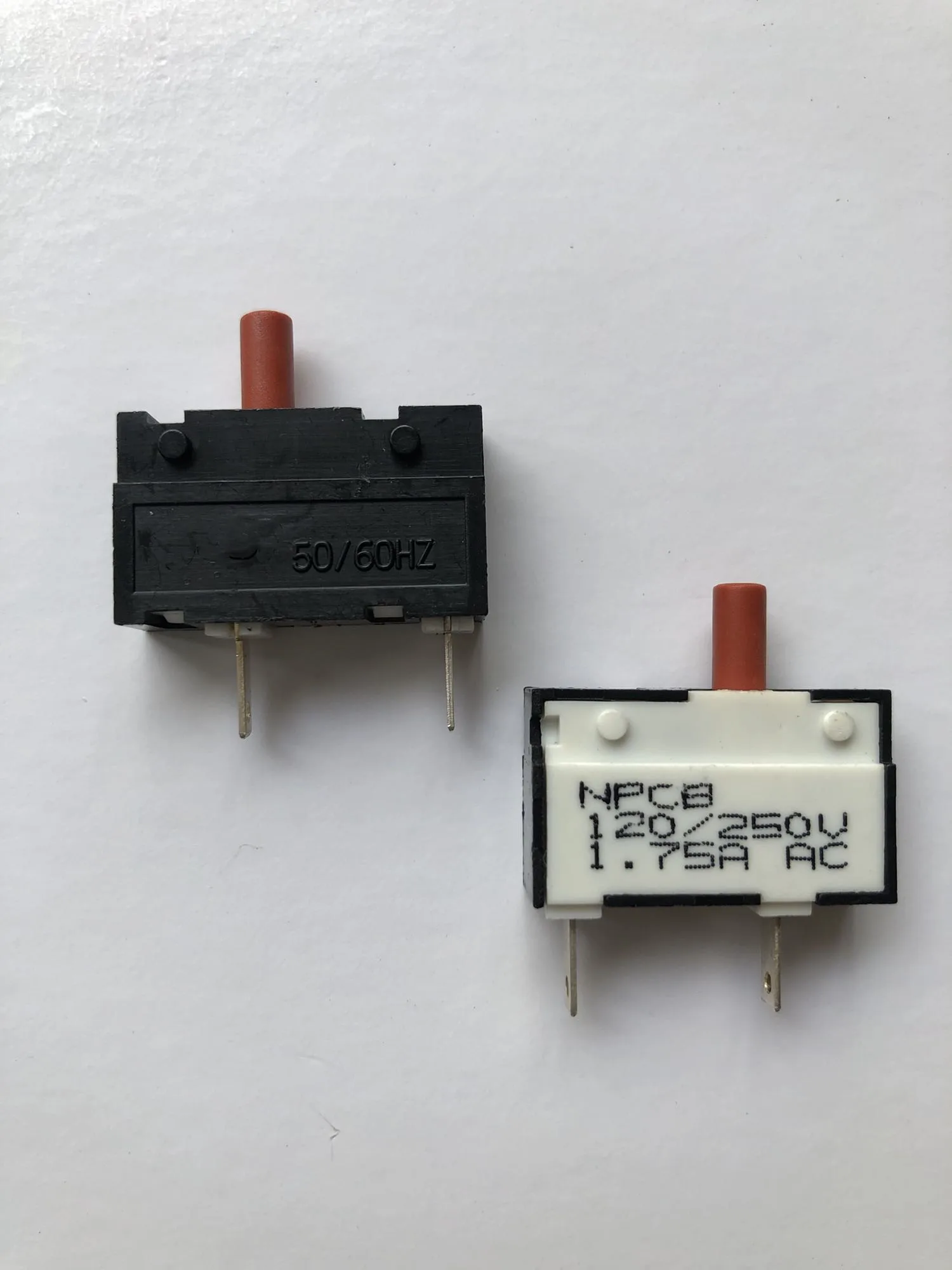 Original new 100% NPCB120/250V small overload overcurrent low current protection switch 1.75A 120/250VAC