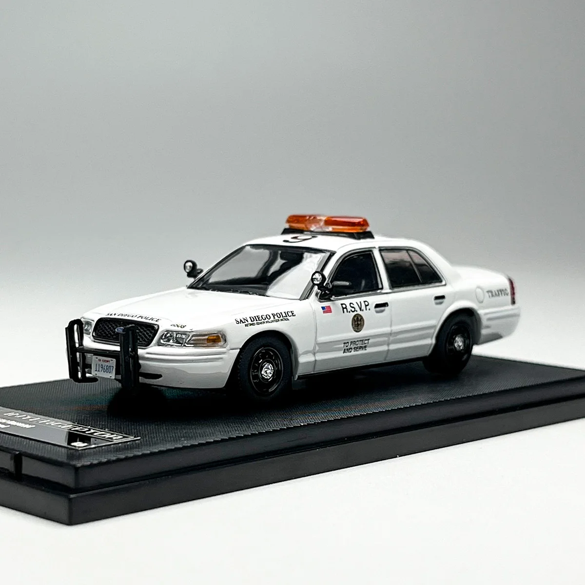 

Rollin 1:64 Victoria Crown Сан-Диего RSVP на пенсии Старший волонтер Патруль Модель автомобиля из сплава