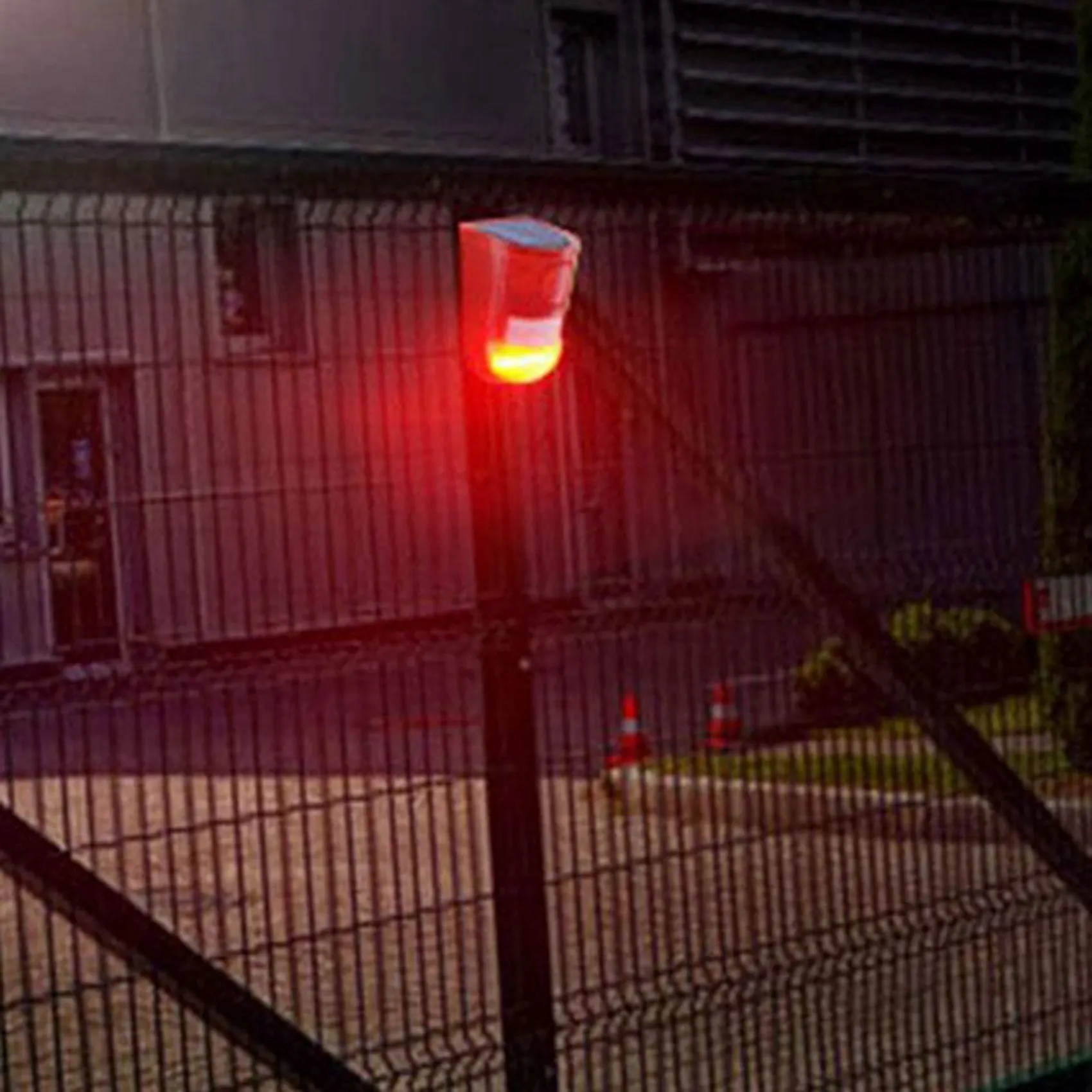 AA84 6 упаковок солнечный стробоскоп с датчиком движения, сигнализация, 129 дБ, звуковая охранная сирена, IP65, водонепроницаемая для виллы, фермы, двора, сада