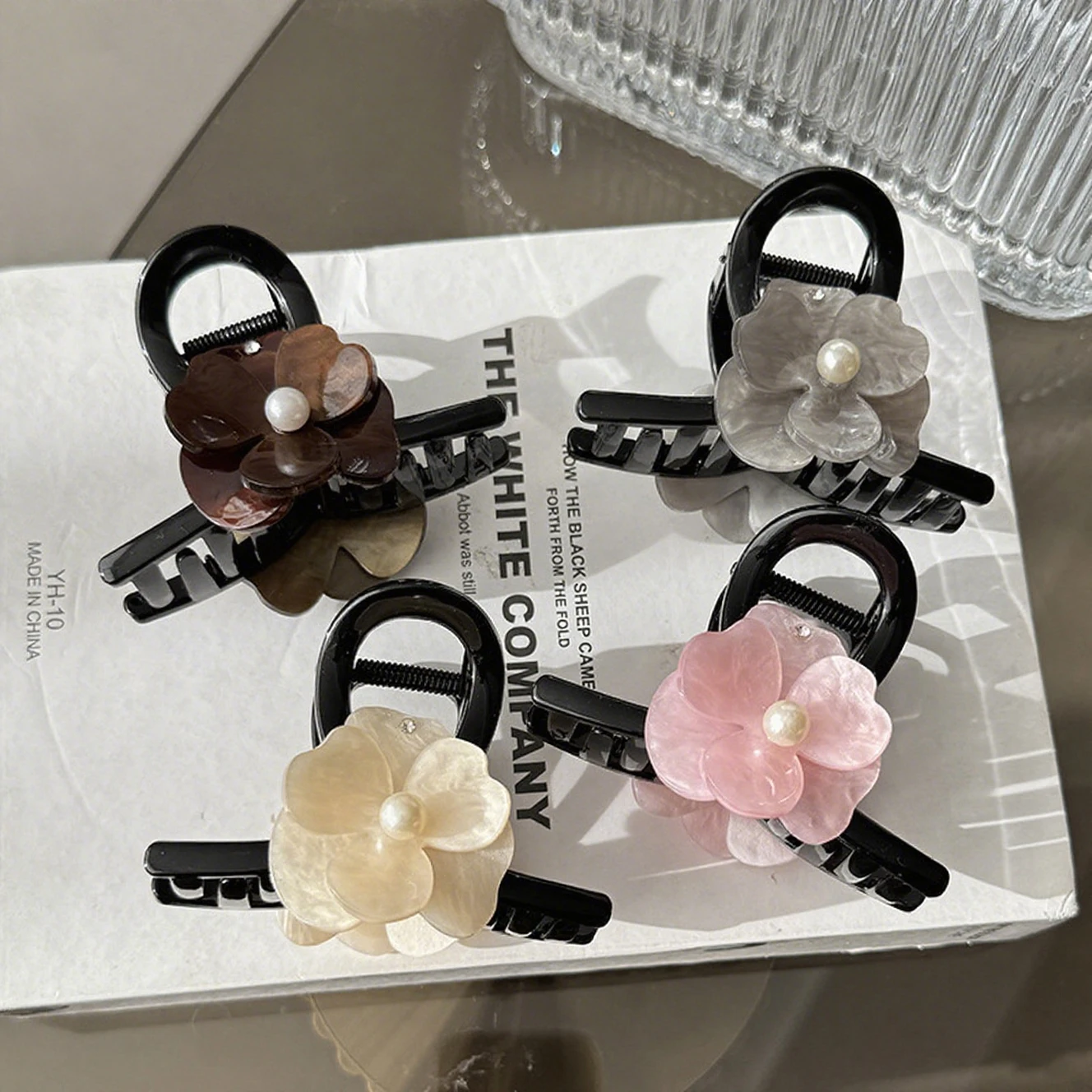 

DS NEW French Sweet Pearl Camellia Hair Claw Acrylic Claw Clips 8CM Flower Series Hair Clips Hair Accessories for Women Girls