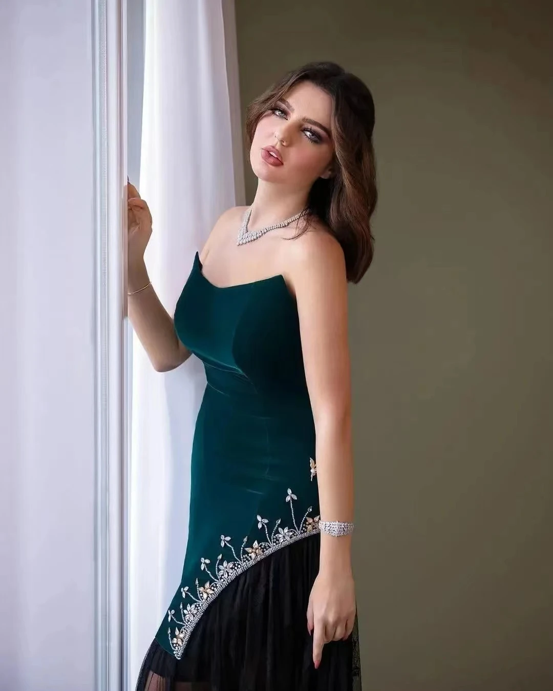 AsaNagi-Vestidos de Fiesta de Velour verde sin tirantes para mujer, vestido de noche elegante, longitud hasta el suelo, una línea de encaje,