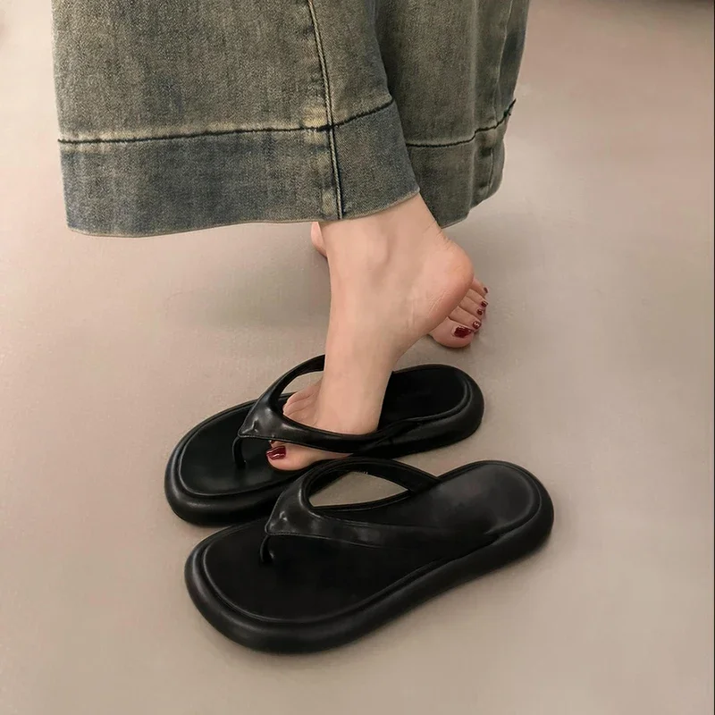 Designer Summer Woman Slippers Fashion Clip Toe Flats Heel Silvery Ladies Outdoor Beach Sandalias Flip Flop