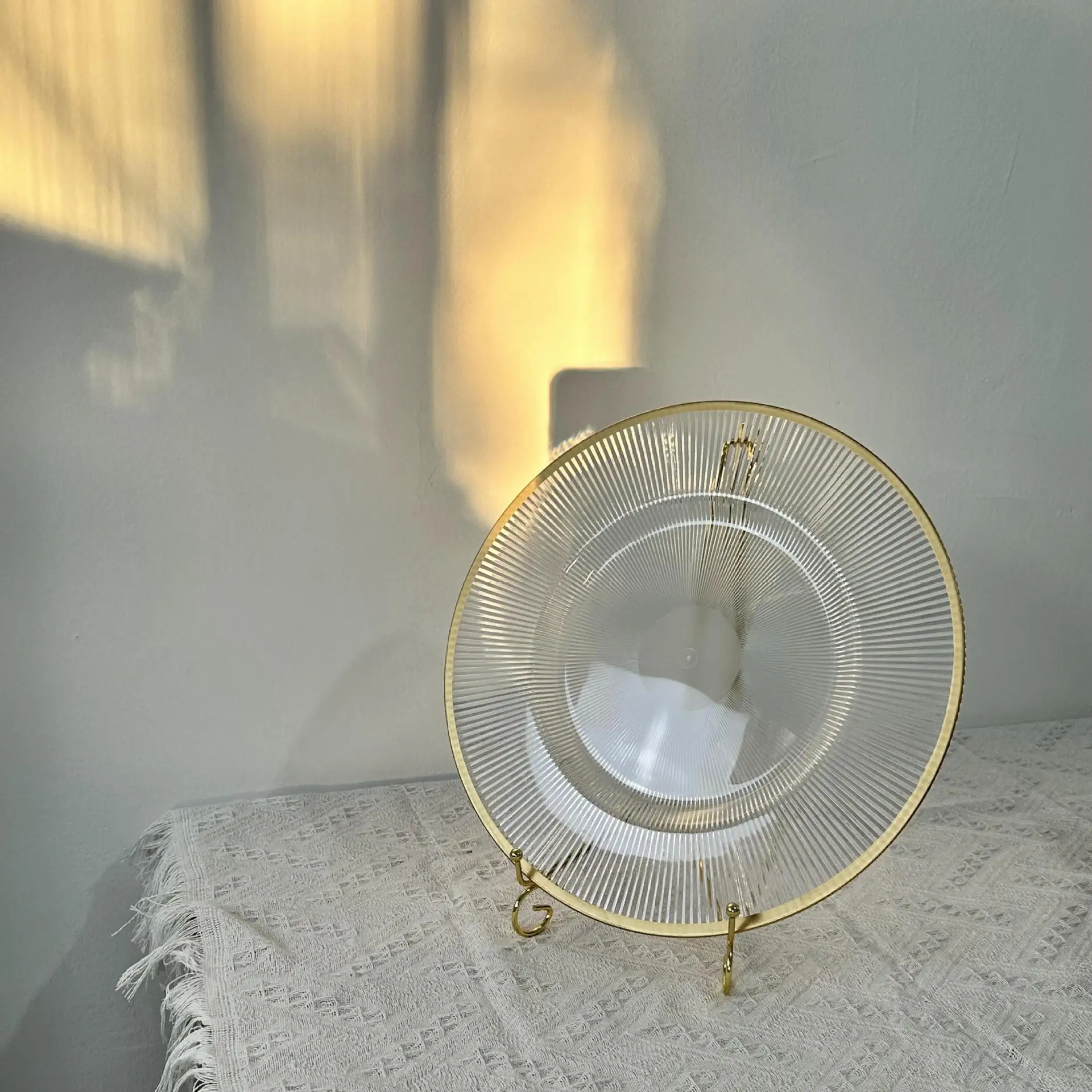 1Pcs Clear Charger Plates 13 Inch Plastic Round Dinner Plate with Gold Rim Dinner Table Decorative Plate for Wedding Birthday