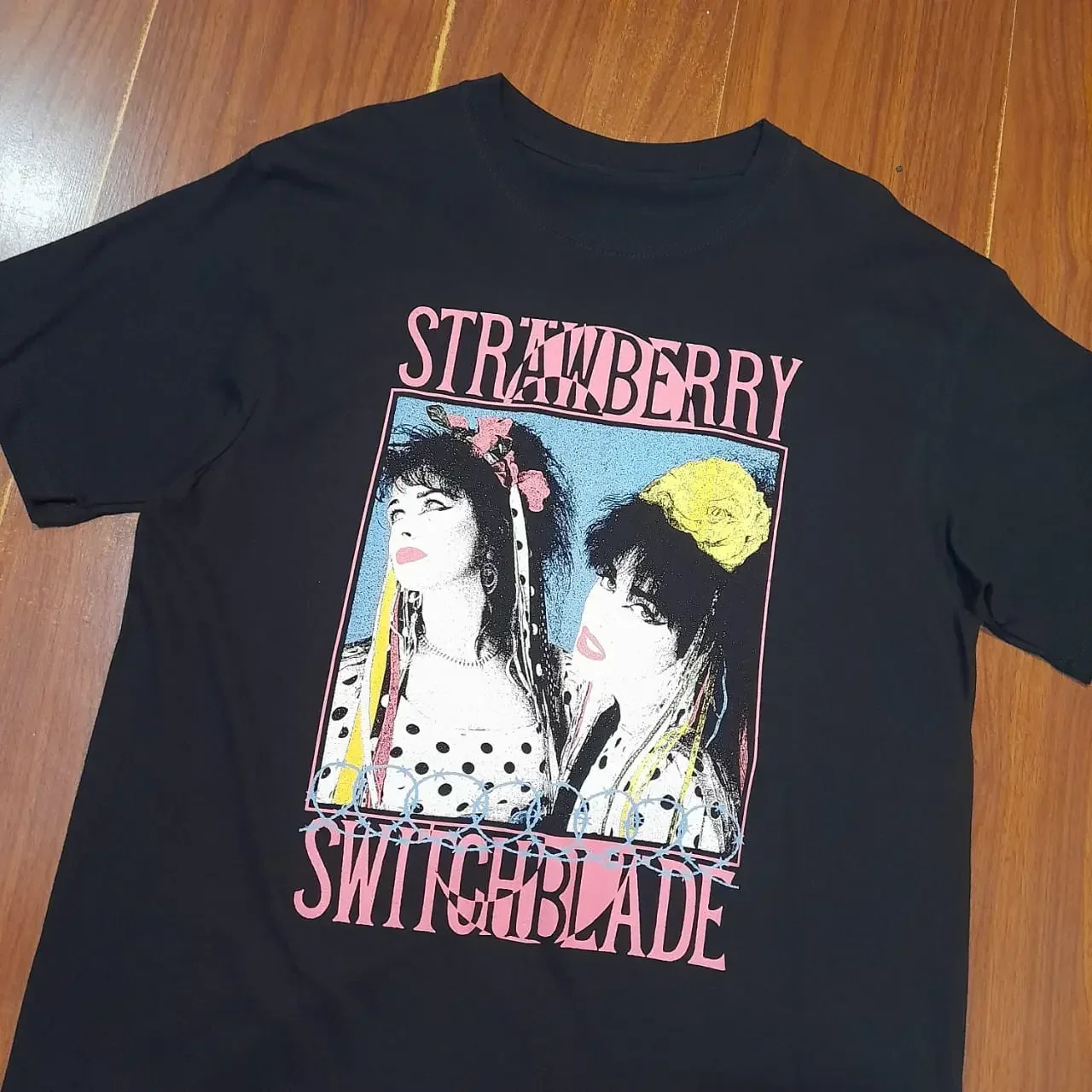 Vintage STRAWBERRY SWITCHBLADE T-shirt Tee Short sleeve S to 5XL LT395