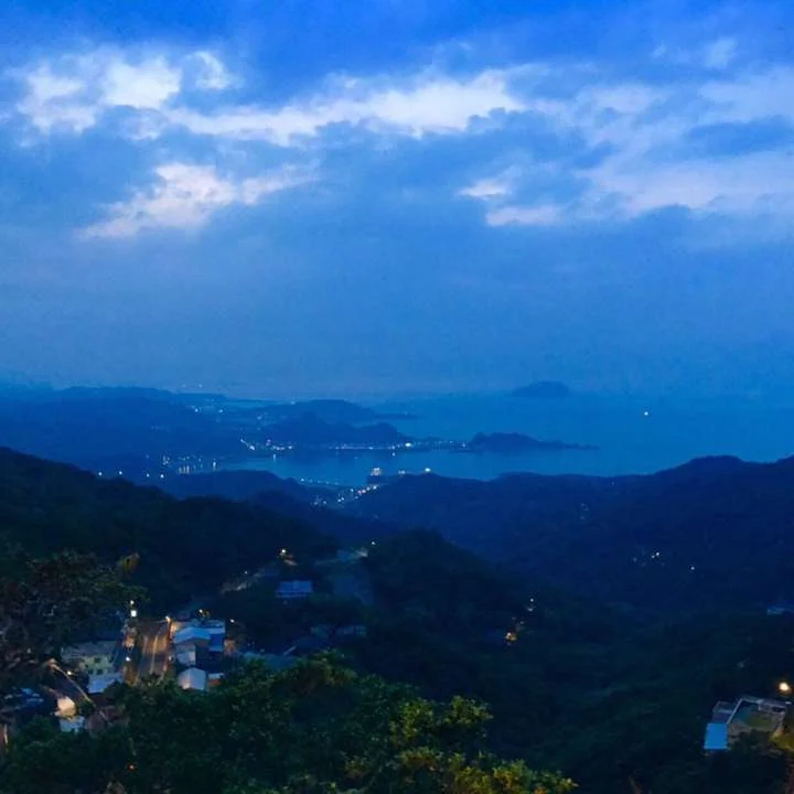 A 12.1 Inch Auto To… - image