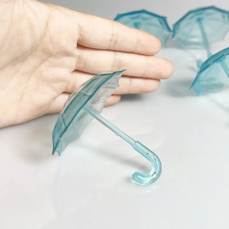 1 Stück transparenter Kunststoff-Mini-Regenschirm – Puppenhaus-Möbelzubehör, kreative Heimdekoration für Kinderspielspielzeug