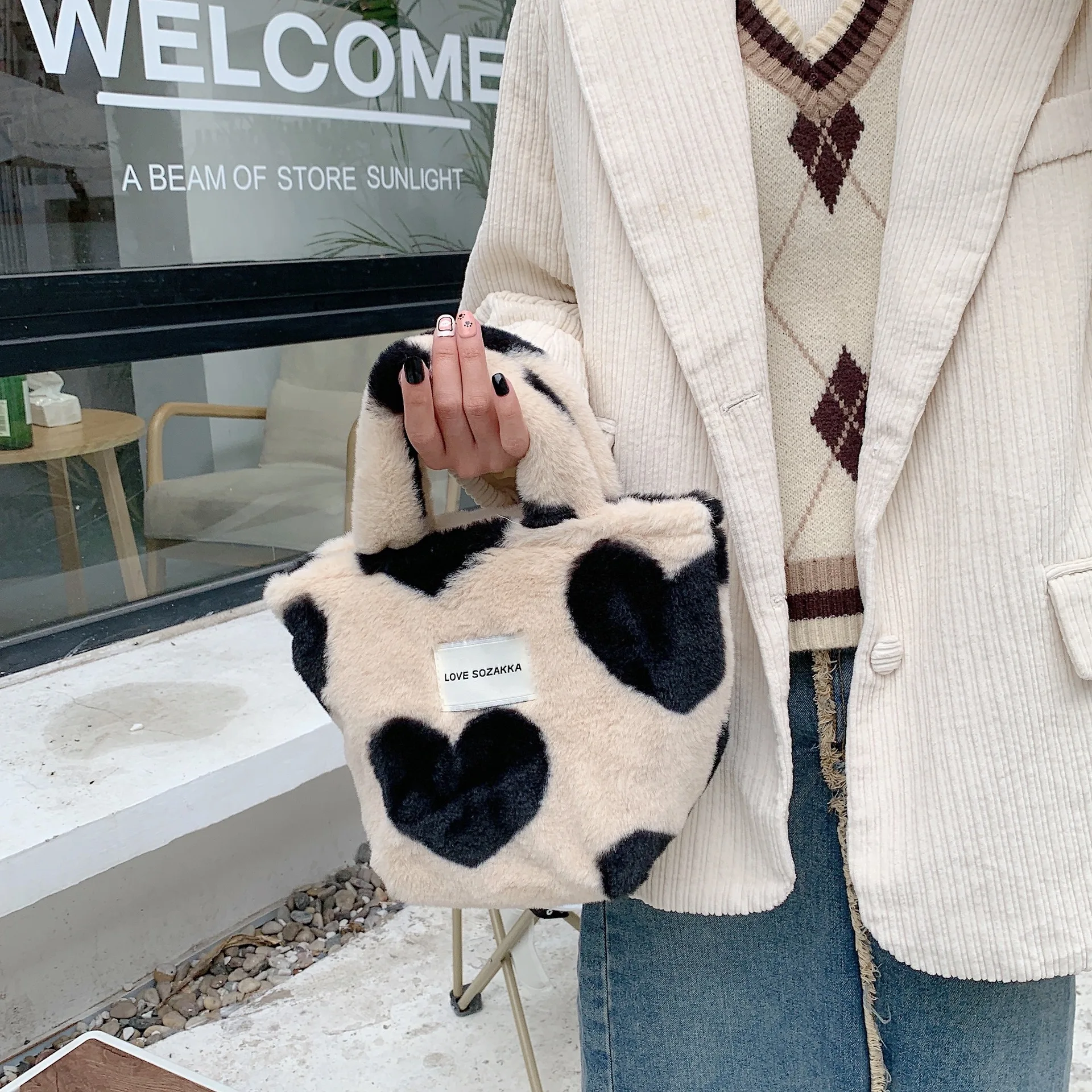 Soft Plush Women's Small Bucket Bag Love Heart Pattern Ladies Clutch Purse Shoulder Bags Winter Fashion Female Faux Fur Handbags