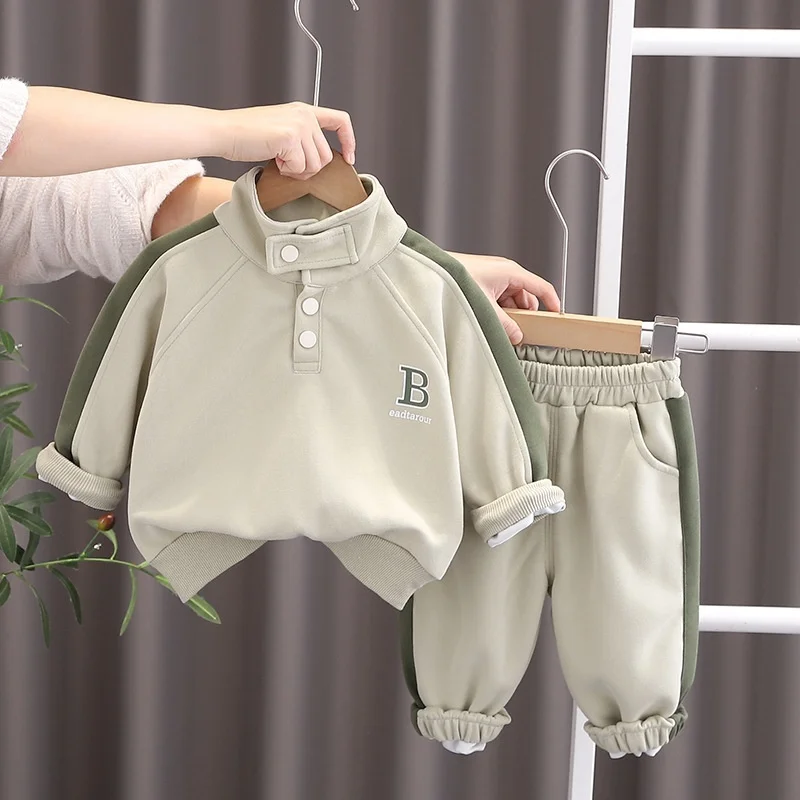 Felpa + pantaloni con lettera di alta qualità per ragazzi Set da 2 pezzi 2025 Felpa per bambini primaverili e autunnali Regalo di compleanno Regalo di Natale