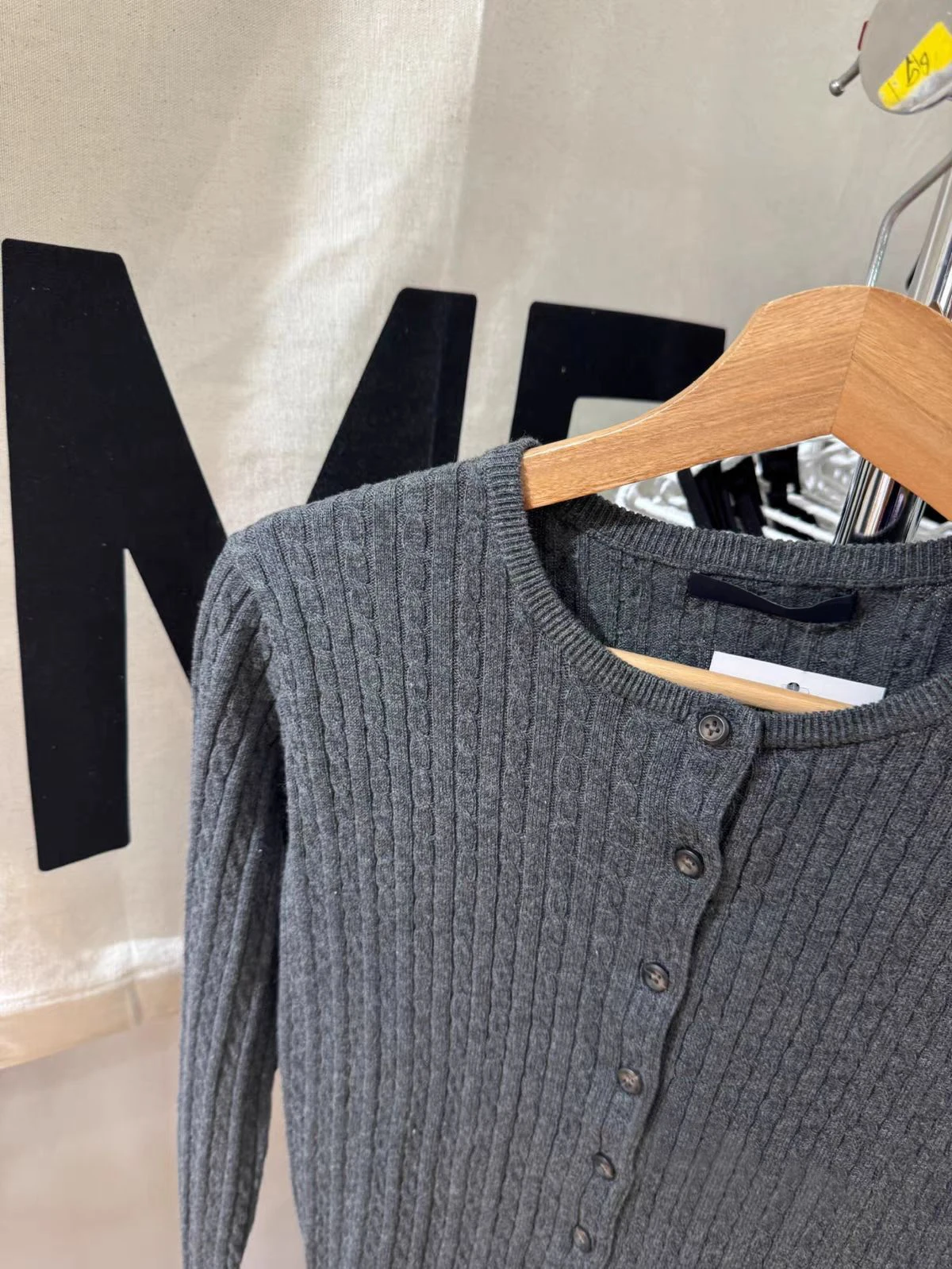 ダークグレー ツイストフラワー ニット セーター カーディガン 秋 Oネック シングルブレスト スリム ニットウェア レディース カジュアル オールマッチ 新作 クロップトップス