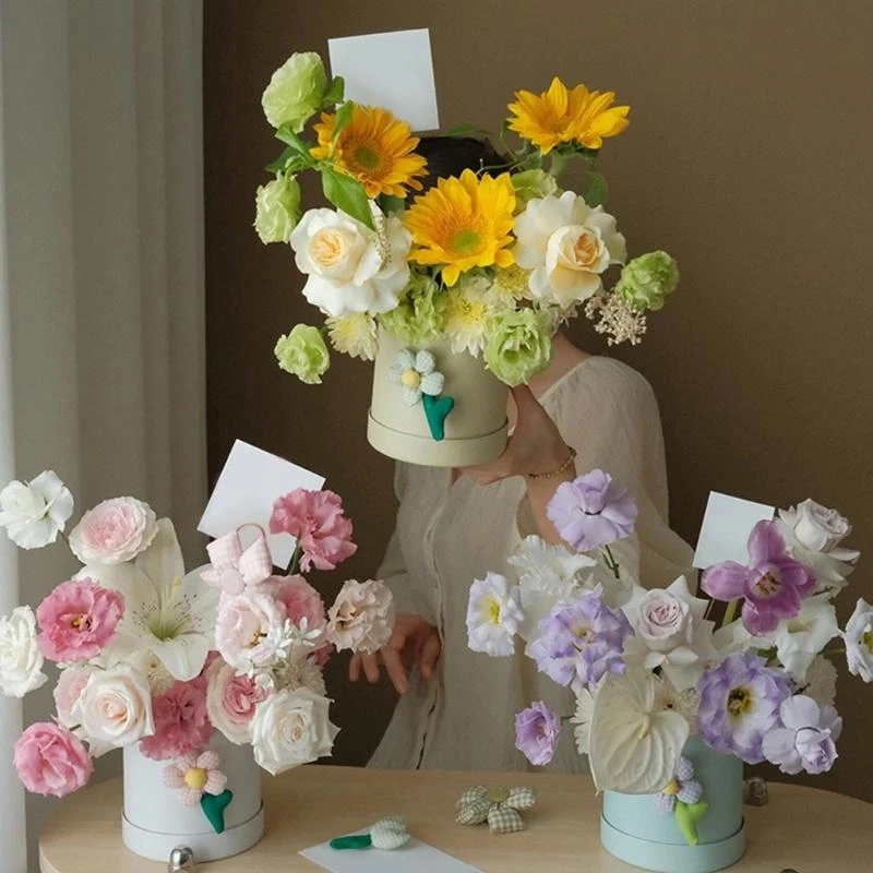 

Small Flower Box Colorful Bouquet Wrapping Paper Tube Bouquet Hug Bucket