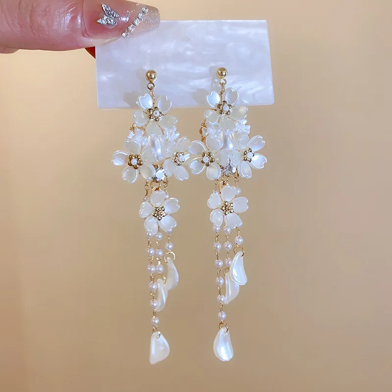 Pearl Flower Tassel Earrings White Delicate 2026 Trendy Niche Design Lightweight Chunky for Women